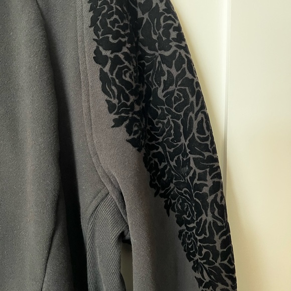 Lululemon floral flock pullover, size 10 - Picture 5 of 6